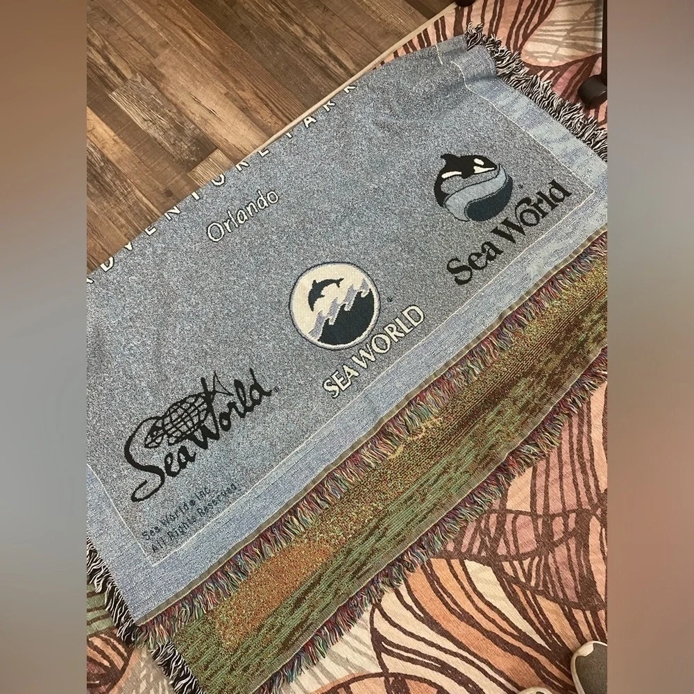 Vintage 2003 Sea World Orlando Theme Park 30th Anniversary Employee Throw